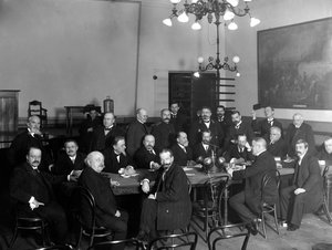 Membres de la Société Technique Impériale lors d
